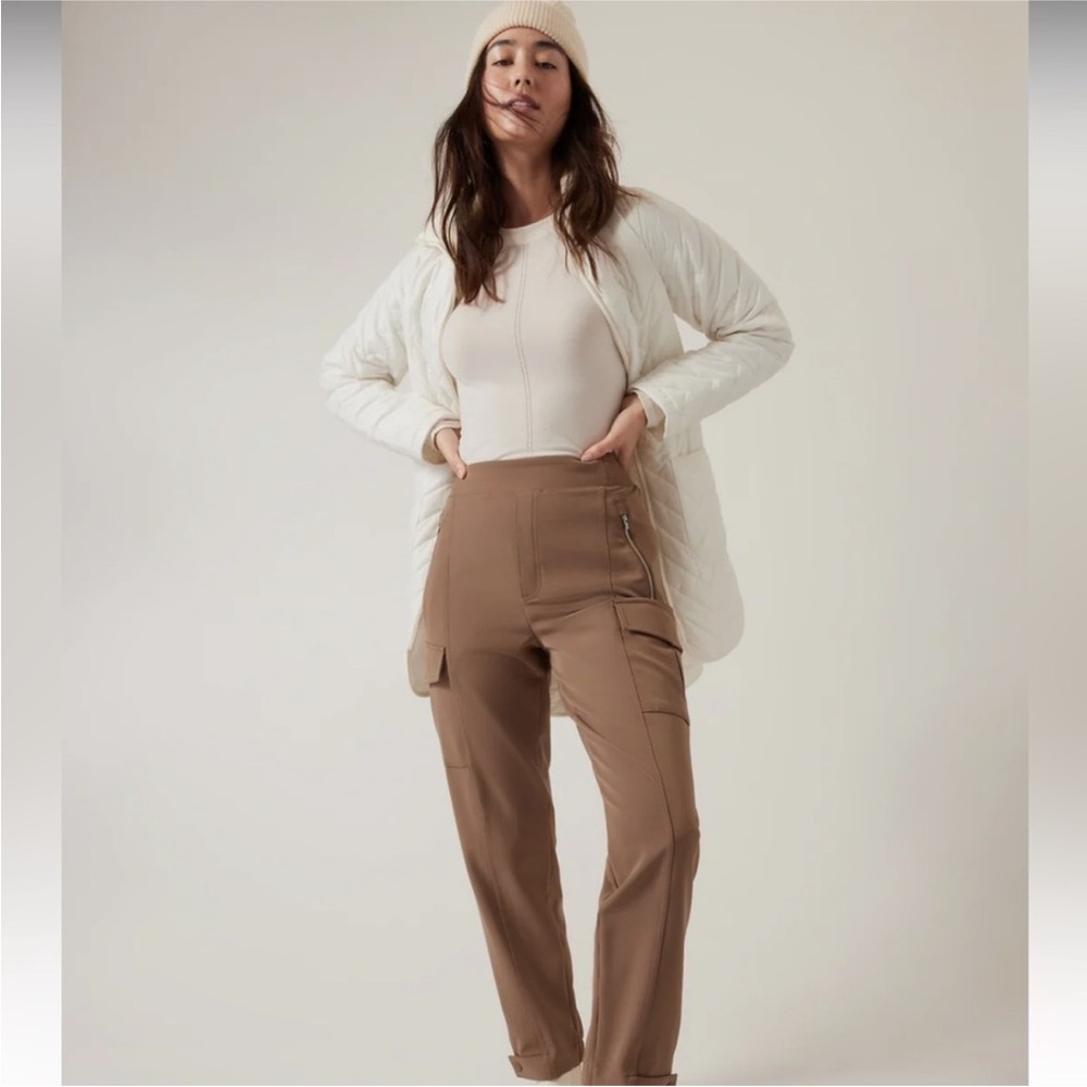 Athleta Endless High Rise Cargo Pant Zip Pocket Hiking Travel Size 0 (A5)